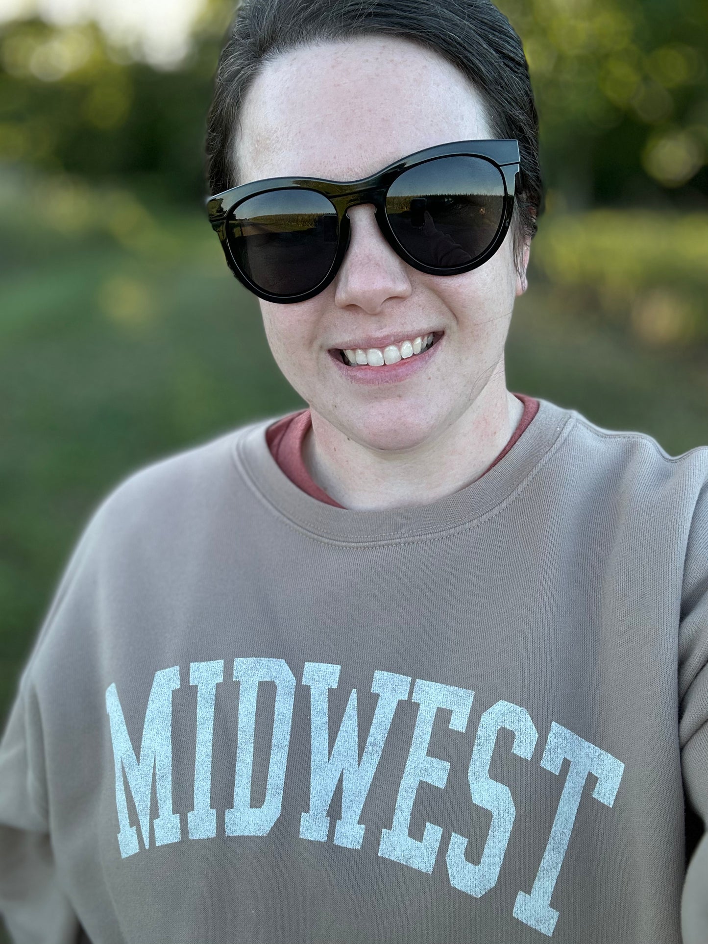 "MIDWEST" Mid-length Graphic Sweatshirt